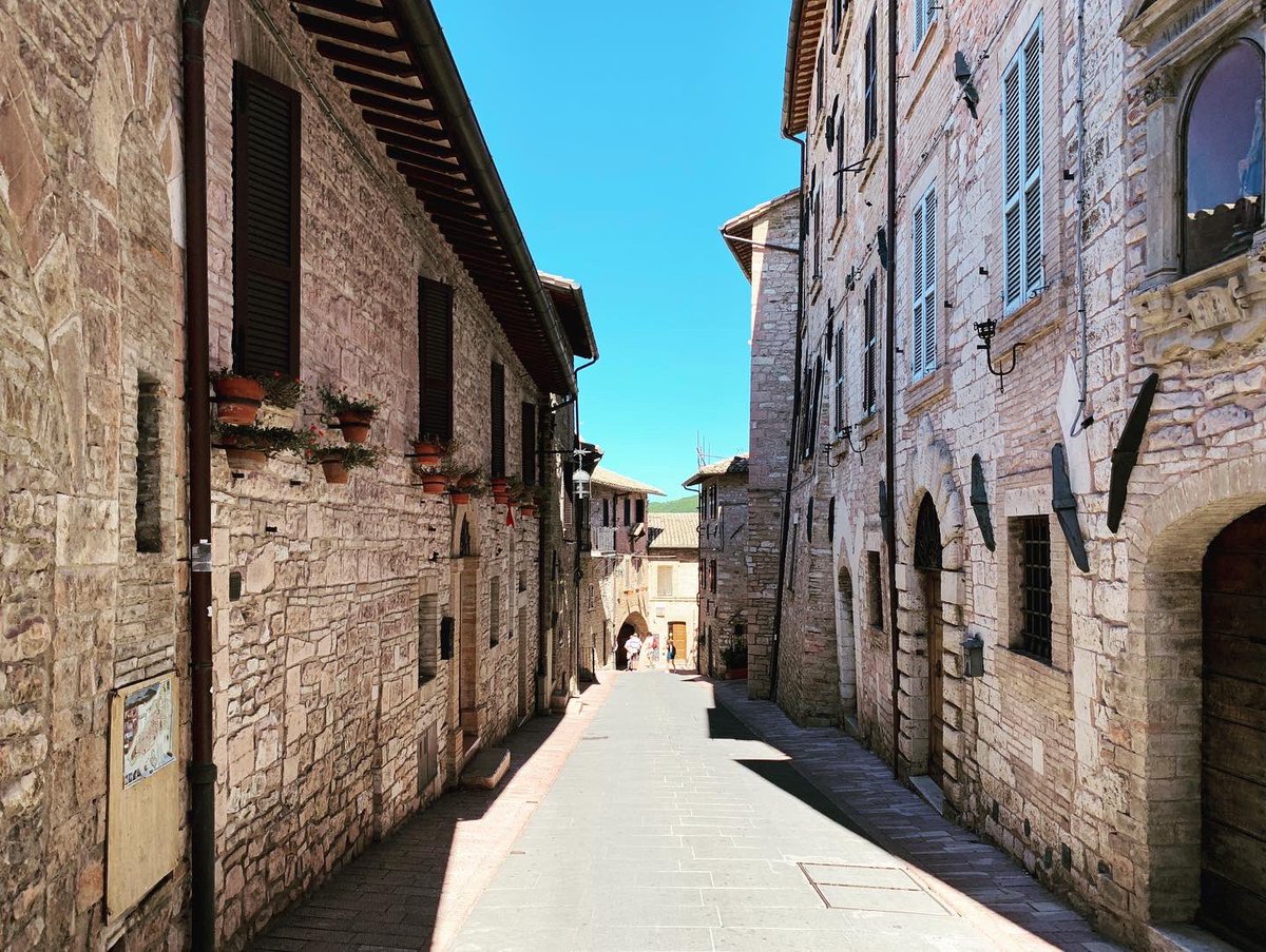 Beautiful churches and back streets yesterday in Assisi with <a href="/falex79/">Alex Farinelli</a>