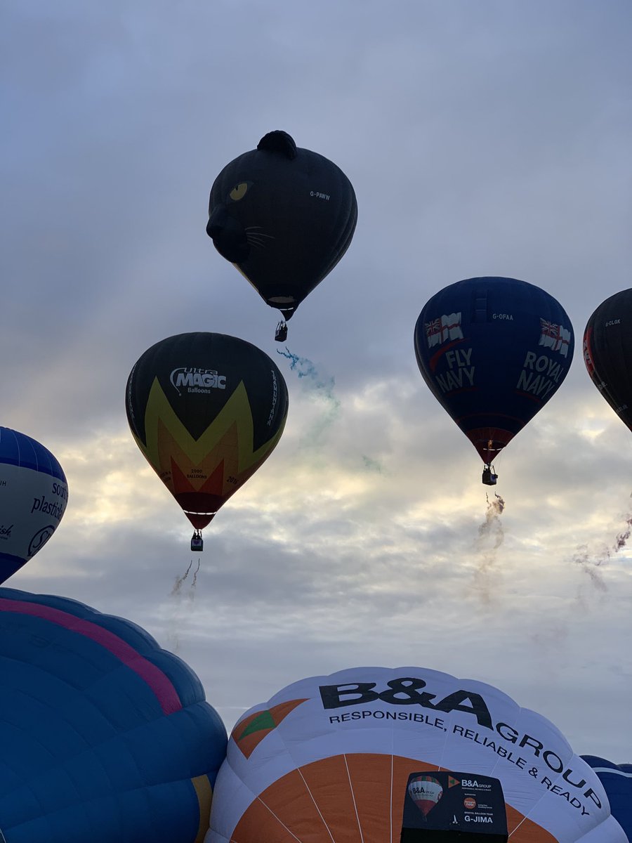 flyingenterp's tweet photo. #keyworkerballoonflight more pics from this AM’s ascent. 🌈Smoke canisters on first few balloons thank you ⁦@NHSuk⁩ https://t.co/Ax6XA5LJuM
