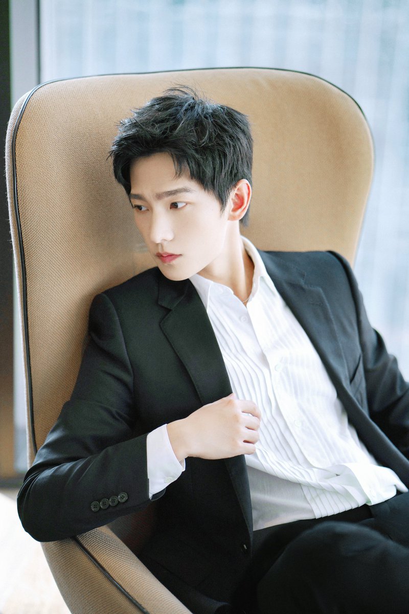 macroyance_0099's tweet photo. #杨洋 TODAY.💙 https://t.co/omwvD168lh