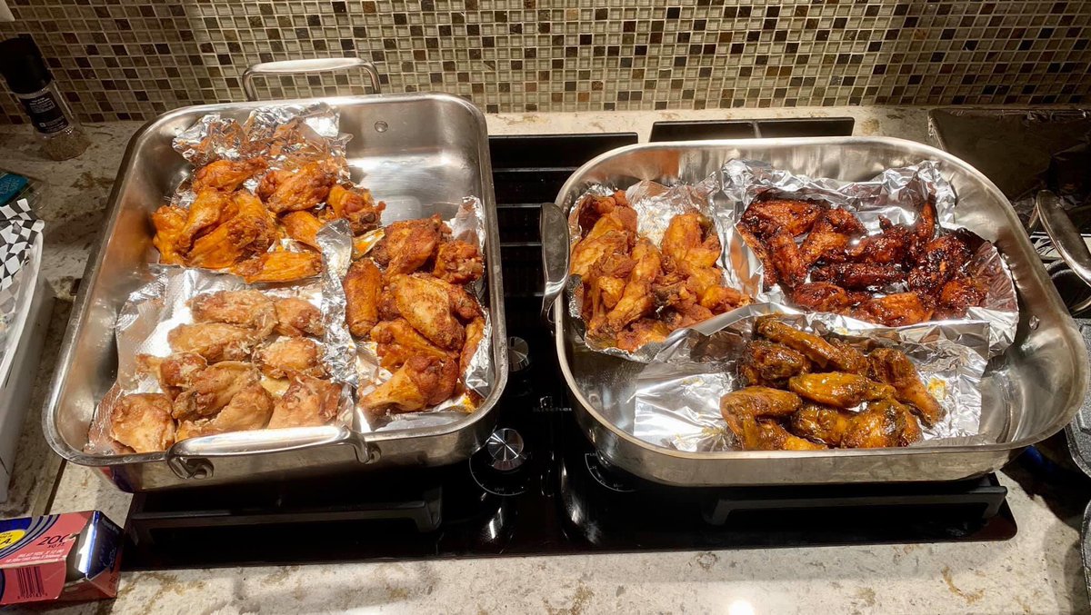 MaryNicWNY's tweet photo. No ‘Wing Fest’ this year?  No problem, we had our own ‘Wing Thing’ at the Sampson’s!! #Elmos #BarBell #DocSullivans #LaNova   @Wingfest #noclearwinner https://t.co/W9HOhd0Kmj