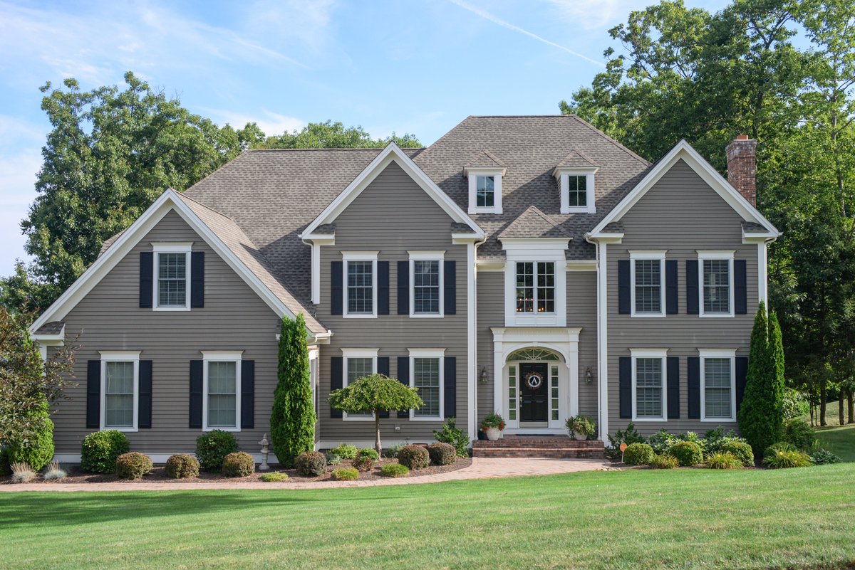360propertiesio's tweet photo. Is there a house version of the "girl next door" archetype?
__________________________________
#realestatephotography #cthomes #photography #luxuryrealestate #ctrealestate #design #realestate #realestateagent #realestatephotographer #home https://t.co/U0L1sOJBof