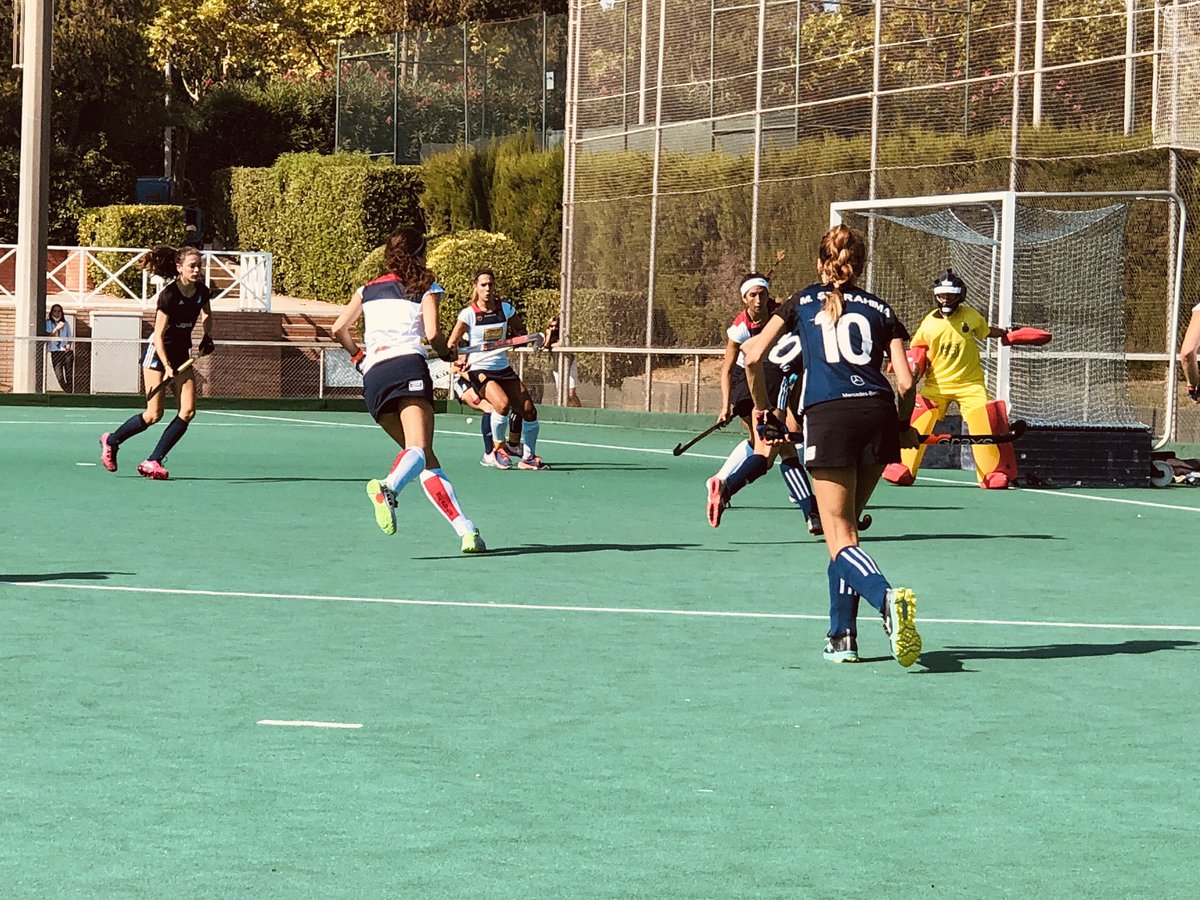 franco_julieta's tweet photo. 🔴🔵 Camp. Cat DHF
🏑Jornada 4
🏑RCPB 1- JUNIOR FC 1
@RCPoloBarcelona
@fcdehockey
#Actitud
#LineaFemRcpolo https://t.co/pwEBfsfoxz