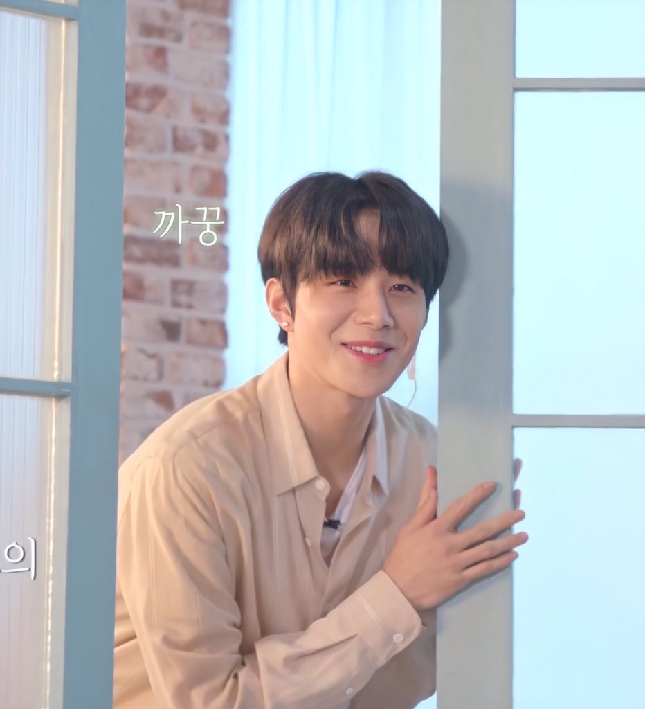 DoUwuuuu's tweet photo. Jungwoo looks so fine huhu😭🥺.
Credits to the picture. https://t.co/tds1Ag5aNQ