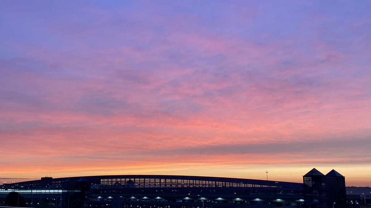 ShayeLenz's tweet photo. These sunrises keep delivering π
#kdtw https://t.co/BJeHT8B1Xr