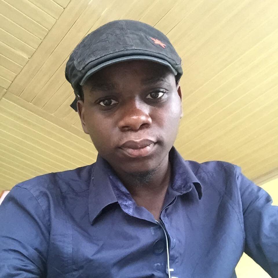 RDC : un entrepreneur de 23 ans fabrique des fers à repasser rechargeable, un premier du genre dans le pays