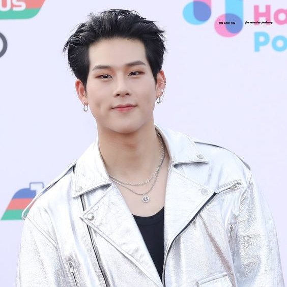 a thread of Jooheon but as you scroll down he gets older  @OfficialMonstaX