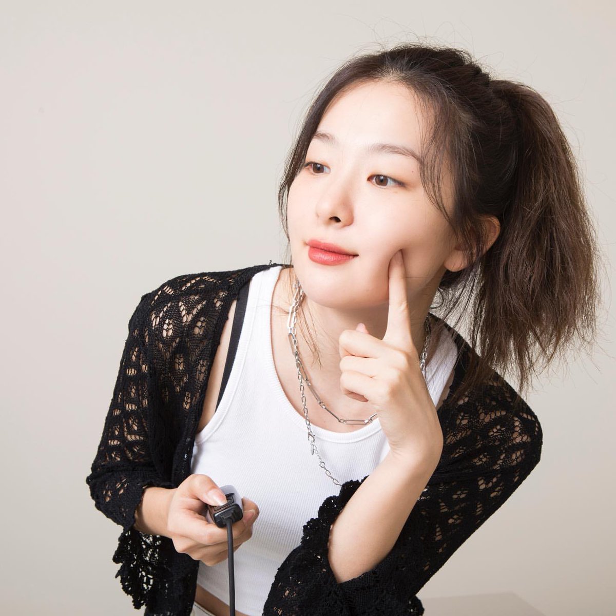 SEULGI_TH's tweet photo. cuteness overload 🥺🐻💛💛 https://t.co/J3dRjm7uz7