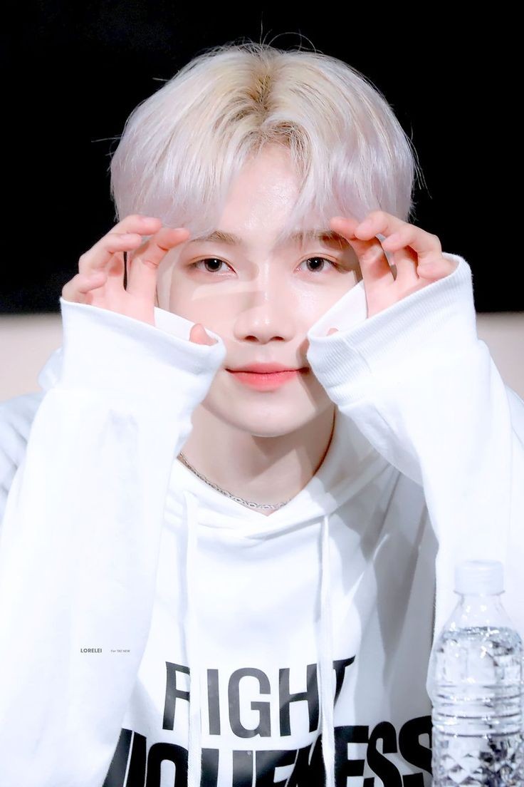 butuatueng's tweet photo. แกคือคนนี้อยู่ the boyz ใช่มั้ยคะ น้องชื่อนิวหรือป่าว คือน้องน่ารักมากค่ะแงง เราชอบน้องค่ะอยากเป็นเมีย ฮือออออ https://t.co/zPrriycE3t