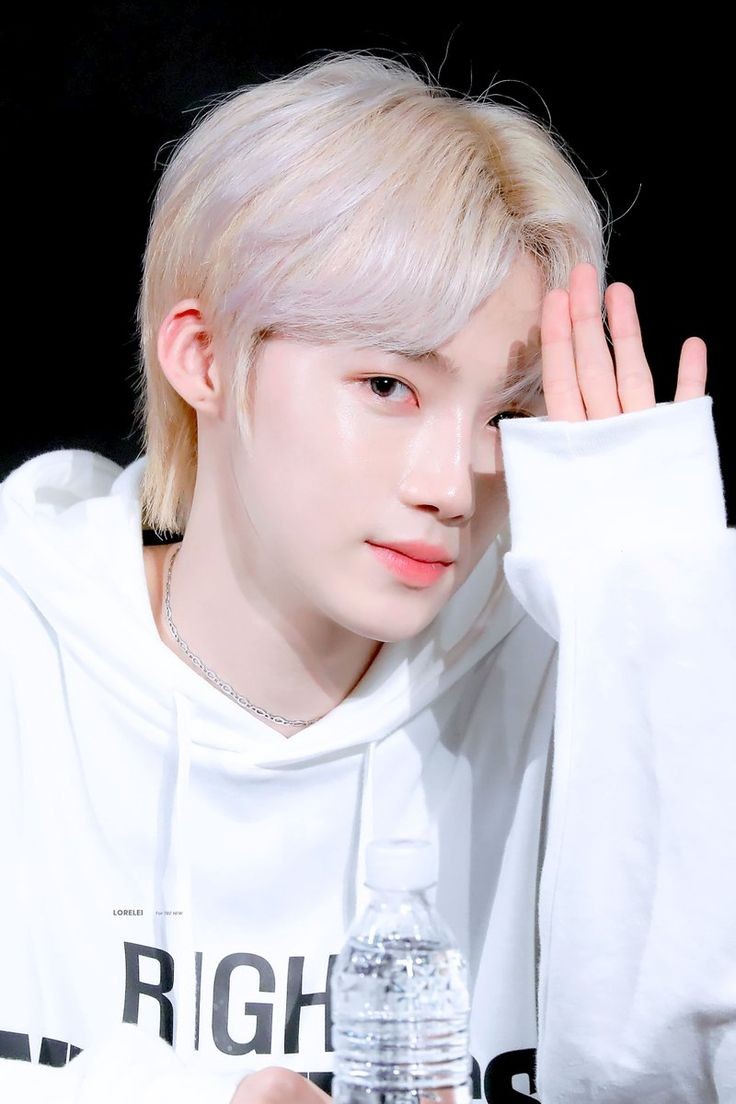 butuatueng's tweet photo. แกคือคนนี้อยู่ the boyz ใช่มั้ยคะ น้องชื่อนิวหรือป่าว คือน้องน่ารักมากค่ะแงง เราชอบน้องค่ะอยากเป็นเมีย ฮือออออ https://t.co/zPrriycE3t