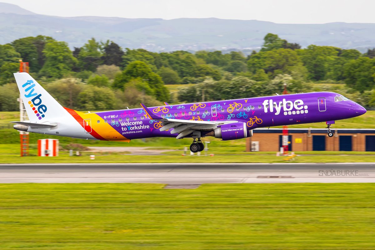 Arriving at @manairport a few years ago is the Flybe @embraer “Welcome to Yorkshire livery” #avgeek #aviation #flybe #embraer #mcr #manchester #manchesterairport #landing #yorkshire #photography #airport #airplane #egcc #ringway #travel https://t.co/ORCnnTCxUl