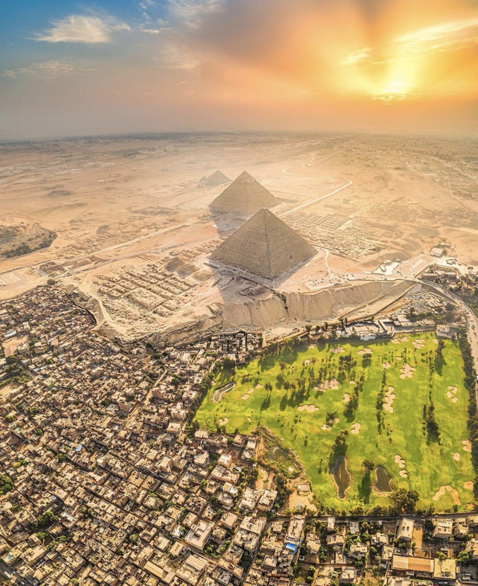 EarthPix's tweet photo. The most amazing view over Egypt. Tag someone you would like to explore Egypt with! 🇪🇬📸: @100.pixels https://t.co/qZBSooc4UH