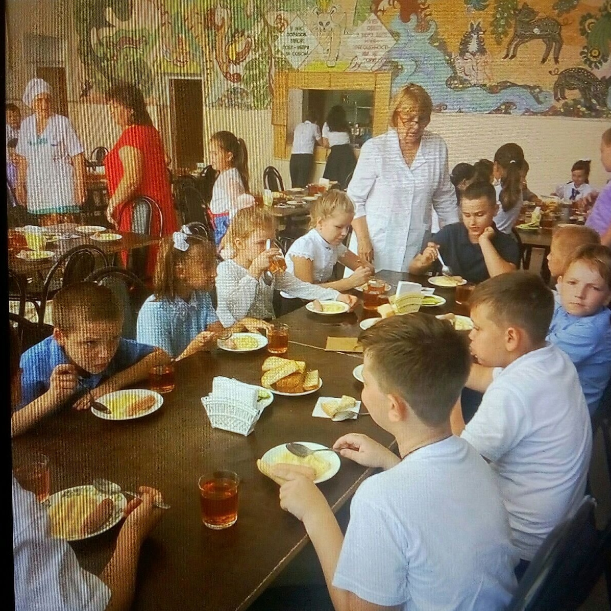 Kiria keramida stin Ellada TA to kanete dorean fagito sta dimotika ton xortaton ellinon. Stin rossia ton pinasmenon iparxi xronia.