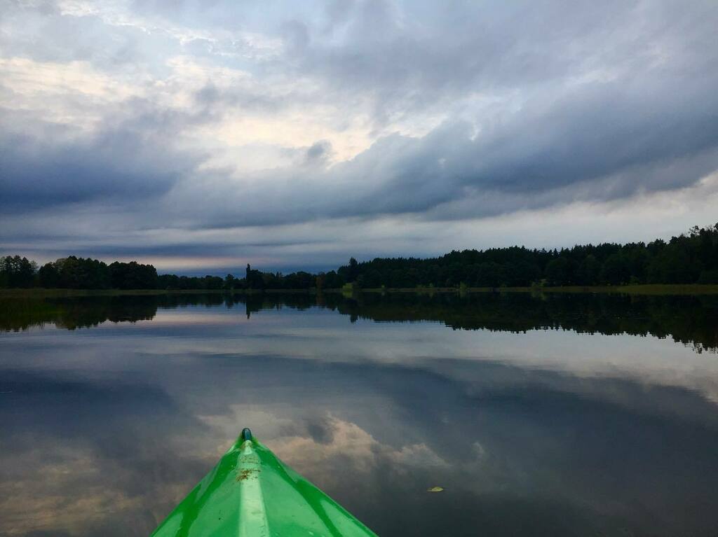 Ania_Szubert's tweet photo. Kayaking on the lake #activelifestyle #kayaking #sunsetphotography #sunsetphotography #lake #evening #polska #warmia #gratefulheart https://t.co/TXXQq8C3sq https://t.co/5C0FowN92I