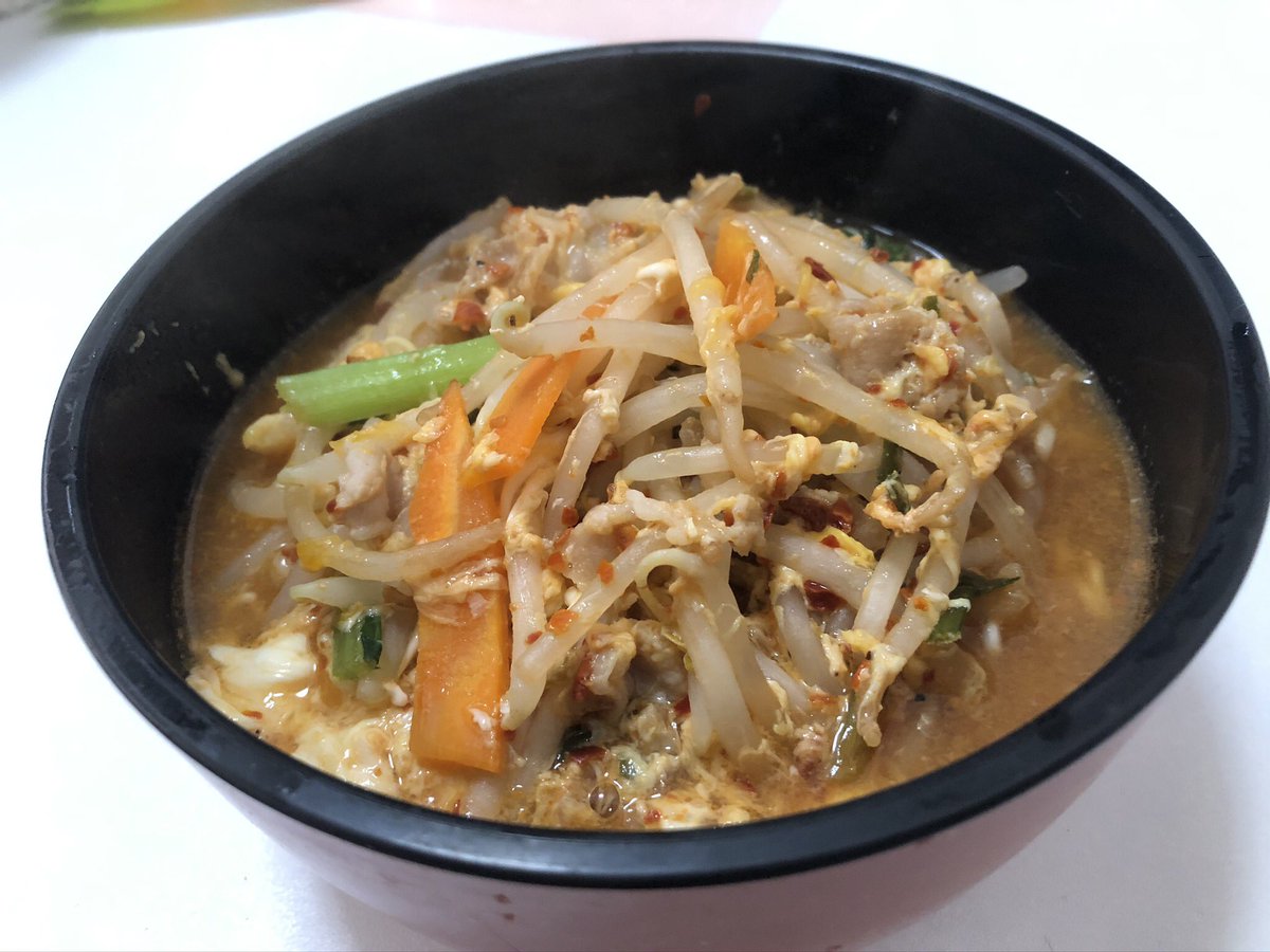 hamunushi's tweet photo. たまにハムさん関係ない事も載���てみる😆

今日のご飯🍜お友達に頂きました！
#ラーメン #辛辛麺 #辛いの苦手 https://t.co/QXka7HaeFo