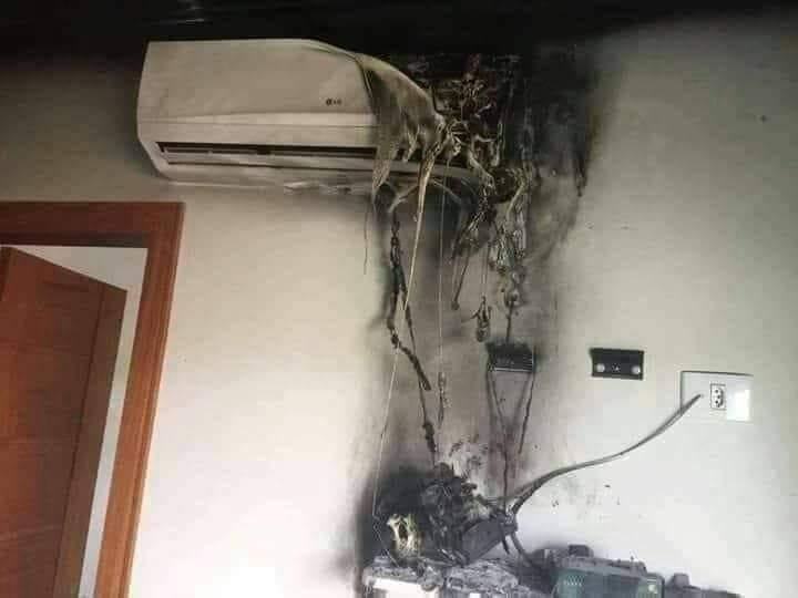 sayedee_free's tweet photo. এসি এ ভাবে ব্লাষ্ট হয় আগে জানা ছিল না!!

আল্লাহ তুমি তো দেখছো???

এত গুলো নিরীহ মুসুল্লি কে হত্যা করা হয়!!😪😪😪 https://t.co/Sba8AB2PDC