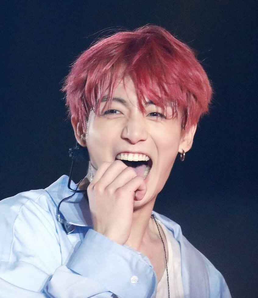 jungkook doing everything in a ᵗⁱⁿʸ ver ; a devastating thread