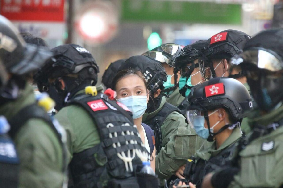 VerbatimHKG's tweet photo. 1530: riot police stopped and searched everyone including pedestrians at the exit of Man Ming Lane at Yau Mei Tei MTR. 

Police hoisted a blue flag as a warning. Photos captures the young and old, encircled by the police on a Sunday originally set to vote for Legislative Council. https://t.co/VBUHhgPGu6