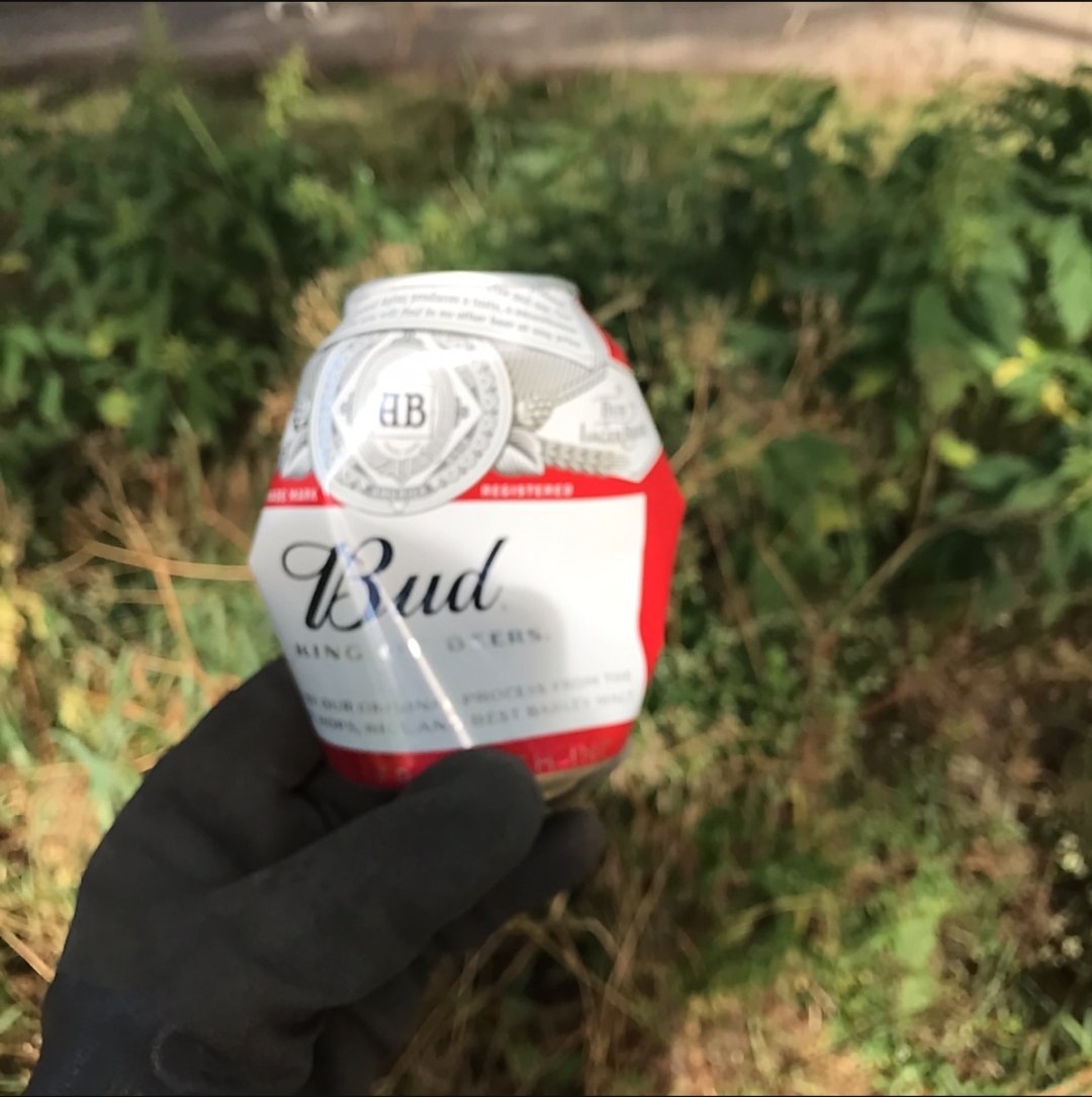 ArjanVermeulen1's tweet photo. Gisteren vond Actie #PeukMeuk plaats 🚬

In heel Nederland verwijderden vrijwilligers meer dan 100.000 peuken uit de openbare ruimte

Gisteren stond #butt centraal.
Vandaag kunnen we weer verder met 't oprapen van die andere Bud

@SvVeldhoven, wanneer komt er #statiegeld op blik? https://t.co/AF0v8flJ95