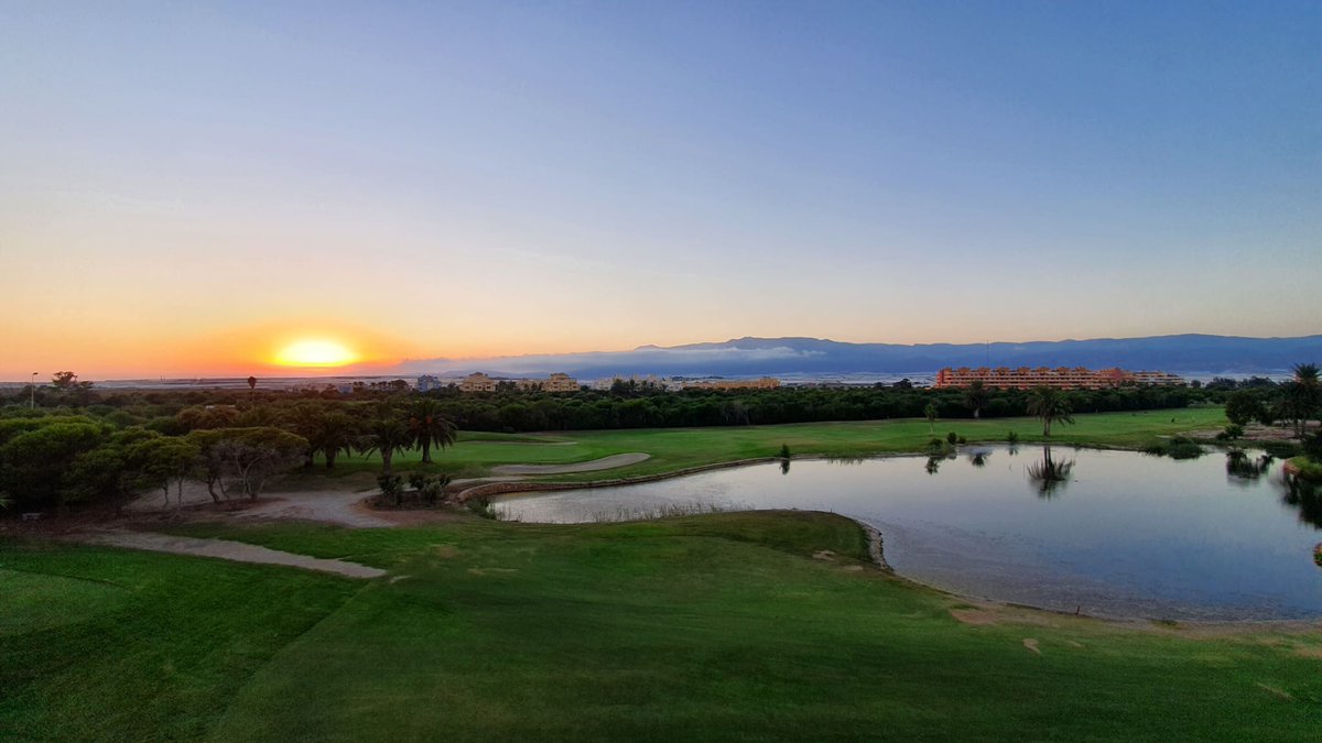 LasErasFC's tweet photo. Seguimos preparando la pretemporada (de la temporada 2022). Esta vez toca descanso dominical en el Hansen Dam Golf Course de Los Angeles, parΓ³n necesario en nuestra gira norteamericana #ForzaEras #StayStrong #PutOnTheMask #LosAngeles https://t.co/ejffhCMQKX