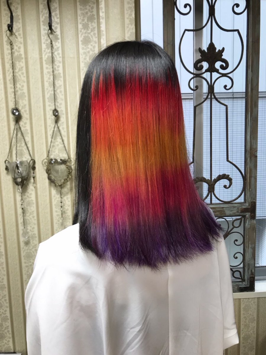 シャンテグラム ヘアスタイル紹介 赤 黄 ピンク 紫の 明るく華やかなグラデーション イメージのデザイン画をお持ち込みくださって ご相談しながらカラーリングいたしました