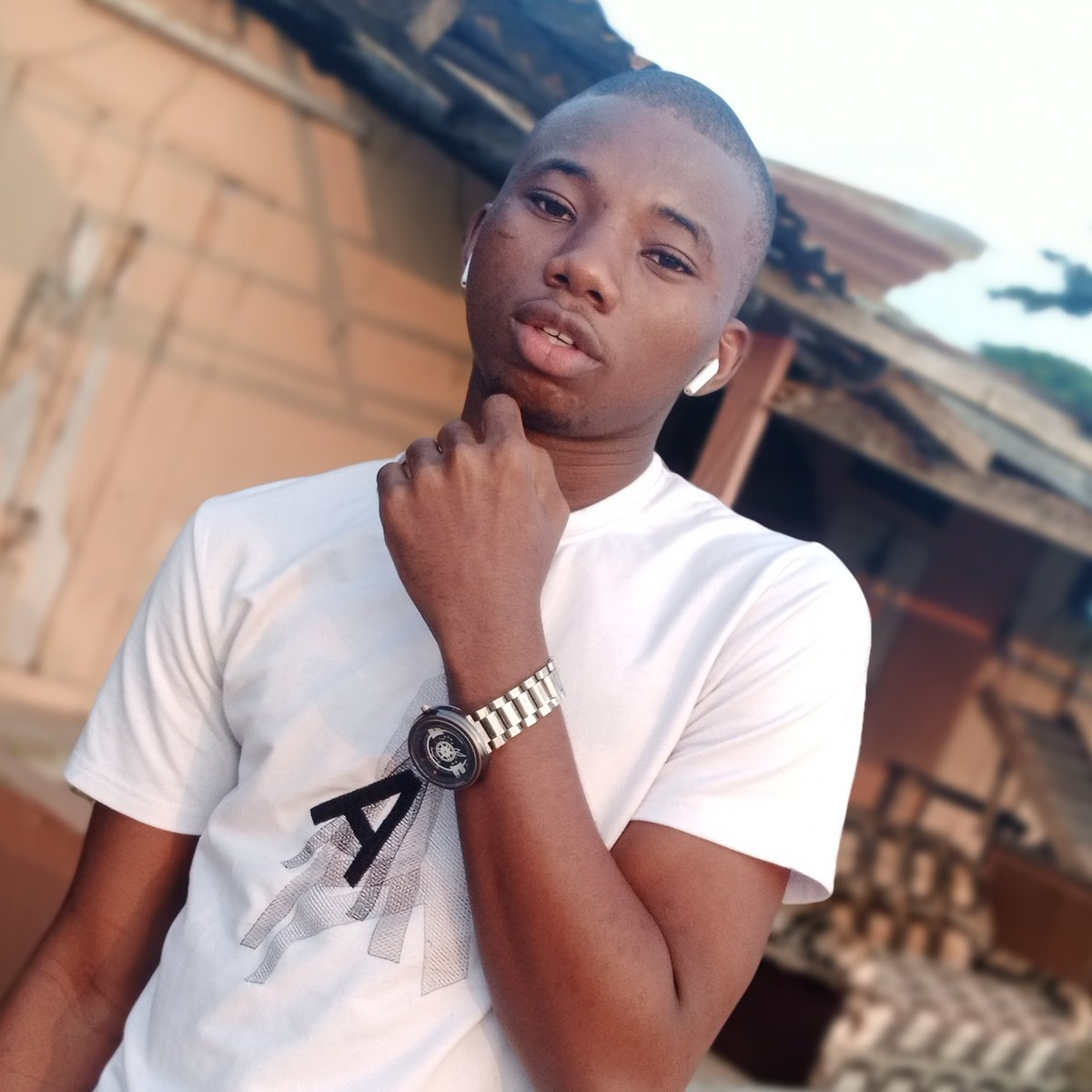 ShaydeeGraphic's tweet photo. Okay let's see if there are still Elites out there 😂🤔
Retweet for me 😇
Like for Erica 😒

I Stan Laycon tho
#bbnaijalockdown https://t.co/zkNXSRuSKd