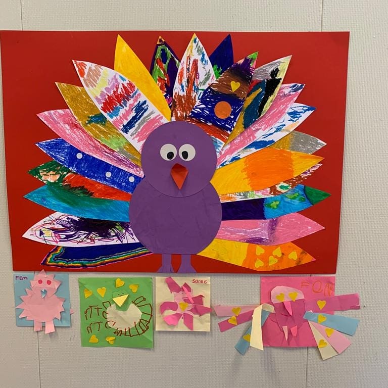 OBSBrandevoort's tweet image. Groepswerk kleuters &apos;trotse pauw&apos;.
#goudenweken 
#samenlerensamenleven
#brainportschool 
#brandevoort