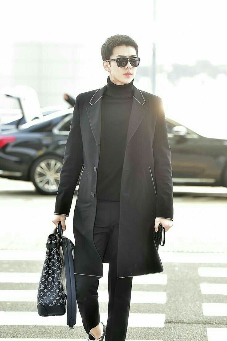 RXoxolf's tweet photo. #SEHUN
Di depan                             Di depan
Public                                  Exo-L https://t.co/MmJmS7SFOX