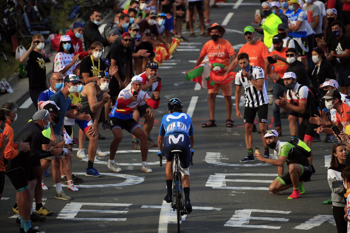 Son tus ídolos,recorres kilometros para verlos de cerca,y cuando pasan les faltas al respeto no poniéndote una puñetera mascarilla para cuidar su salud.
ERES UN EXCREMENTO.
<a href="/LeTour/">Tour de France™</a>