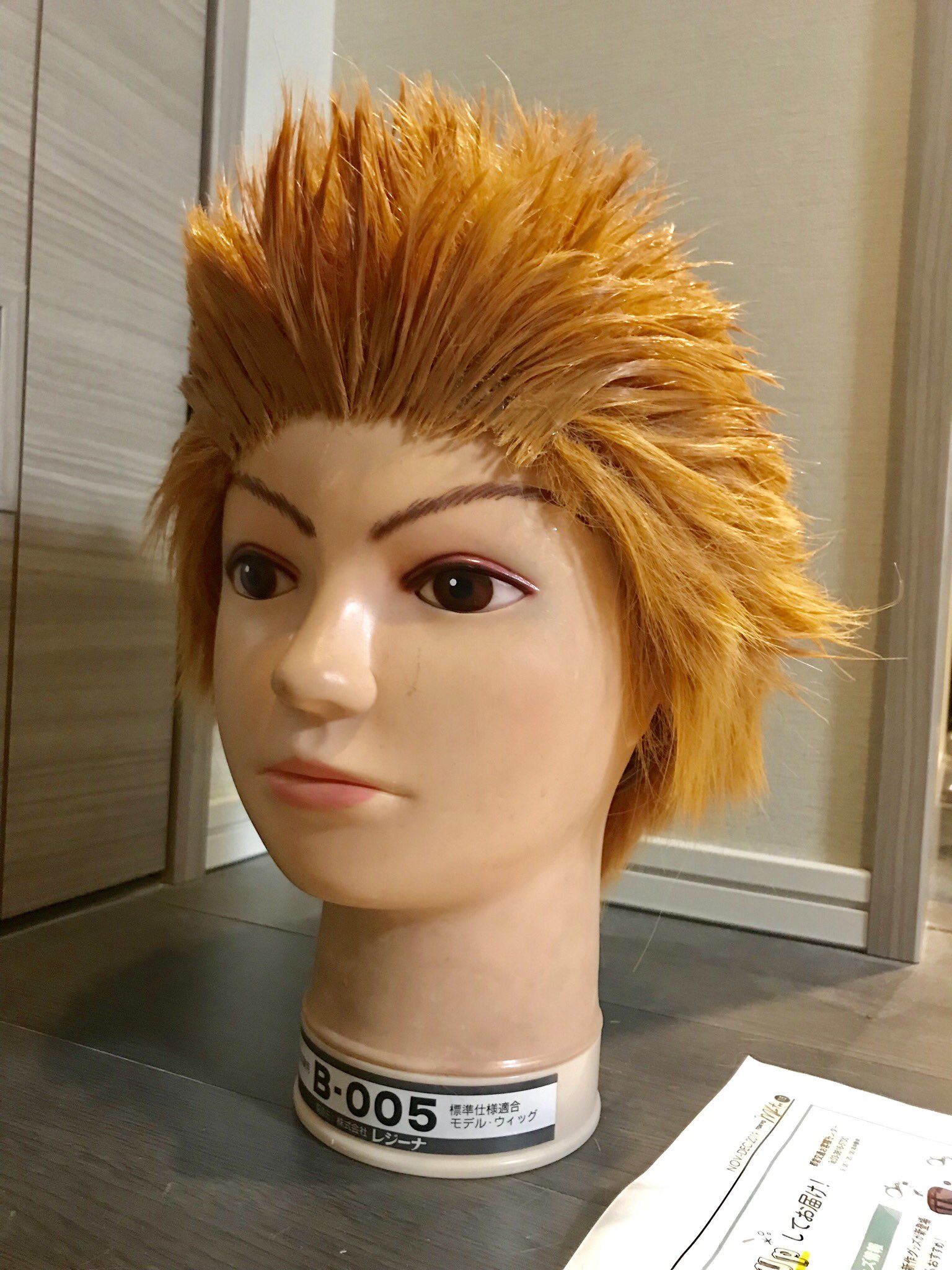 ヒビキ ラヴコレ まー こんなもんかな 髪立てる時は思ったより短く切るのが鉄則なんだが やっぱり立てた後に切ったなー 頭 頂部はさらに ってことで前髪切り過ぎてもーたが 数年前のよりは断然マシではある もみあげの上が地毛出ちゃうから