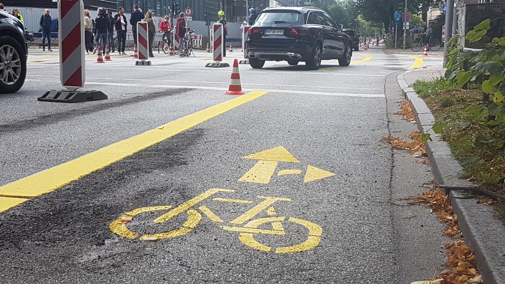 Einweihung Popup Bike Lane #BeimSchlump #popupbikelanes #einespurfürsrad #hhrad