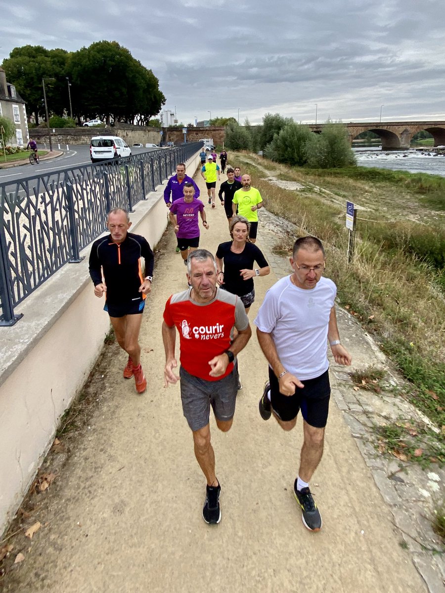 neversmarathon's tweet photo. [Training Nevers Marathon by Plus 🏃‍♂️🏃🏼‍♀️]

🤓 Ce matin c’était la rentrée des classes pour le premier training du #neversmarathon ! 
💪🏻 1h10 de footing progressif en groupe et dans la bonne humeur ! 
⏱ Prochaine session dimanche prochain rendez-vous à 9h devant « La Maison » ! https://t.co/jQfa407U0O