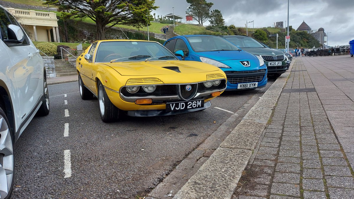 Old_Skool_Ford's tweet photo. Been neglecting this old girl this year. #TalkingItalian #AlfaMontreal proving popular on Plymouth Hoe this morning. https://t.co/YxfFAdUkMY