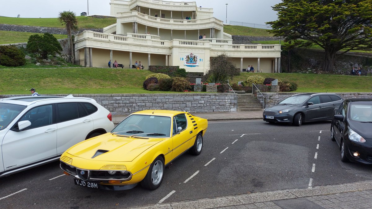 Old_Skool_Ford's tweet photo. Been neglecting this old girl this year. #TalkingItalian #AlfaMontreal proving popular on Plymouth Hoe this morning. https://t.co/YxfFAdUkMY