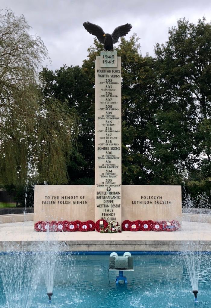 BofBBunker's tweet photo. Since 1948 a memorial service has been held at the #PolishAirForce Memorial near @RAFNortholt on the first weekend in Sept. A service could not take place this year, but wreaths were laid on Friday rep all the pilots, ground crew &amp; Sqns that participated in the Second World War. https://t.co/bhpUcI2wEp