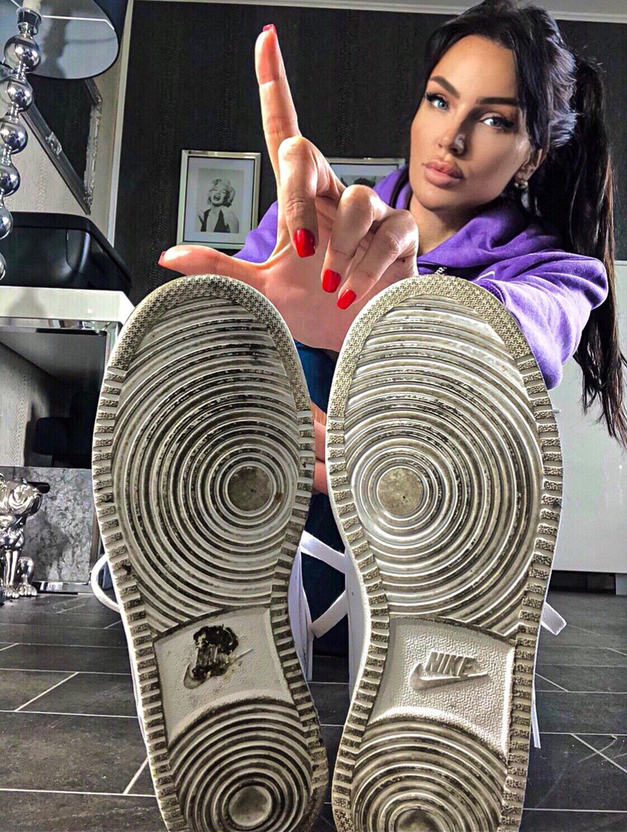 Lady__Jenna's tweet photo. FrΓΌhstΓΌck ist fertig π
π
#FinDom
#Goddess
#moneydom
#sneakerfetish
#sneakers
#loser
#sneakerbabe https://t.co/oKyD47NYGE