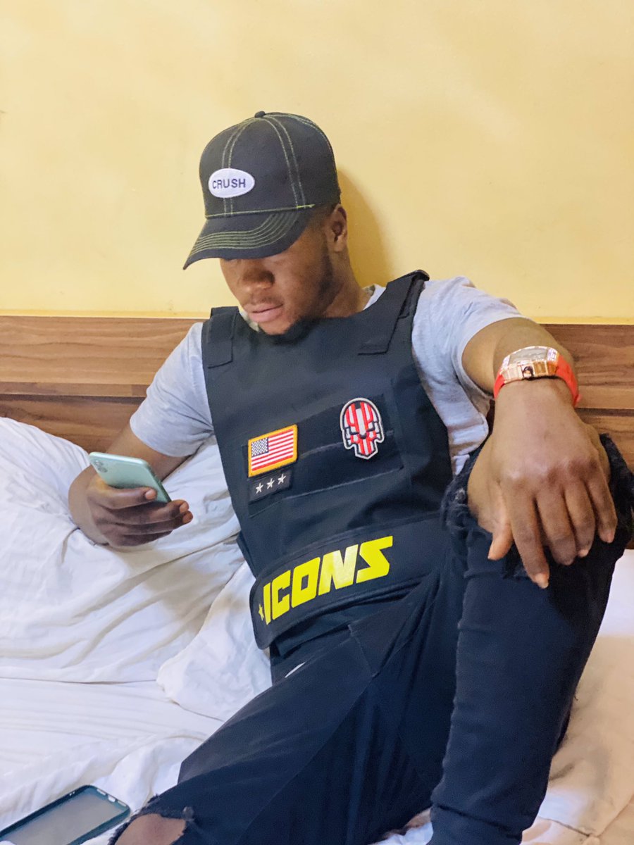 iam_johnymin's tweet photo. I have to say this now, I am repping LAYCON and I will be giving 5 people 3k each randomly #icon #bbnajia2020 #BBNajia
@Viktorcruzkent @itsLaycon #GiveLayconFullVotes https://t.co/NNFfCSXARF