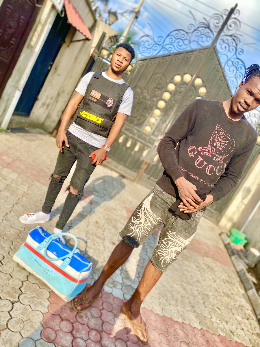 iam_johnymin's tweet photo. I have to say this now, I am repping LAYCON and I will be giving 5 people 3k each randomly #icon #bbnajia2020 #BBNajia
@Viktorcruzkent @itsLaycon #GiveLayconFullVotes https://t.co/NNFfCSXARF