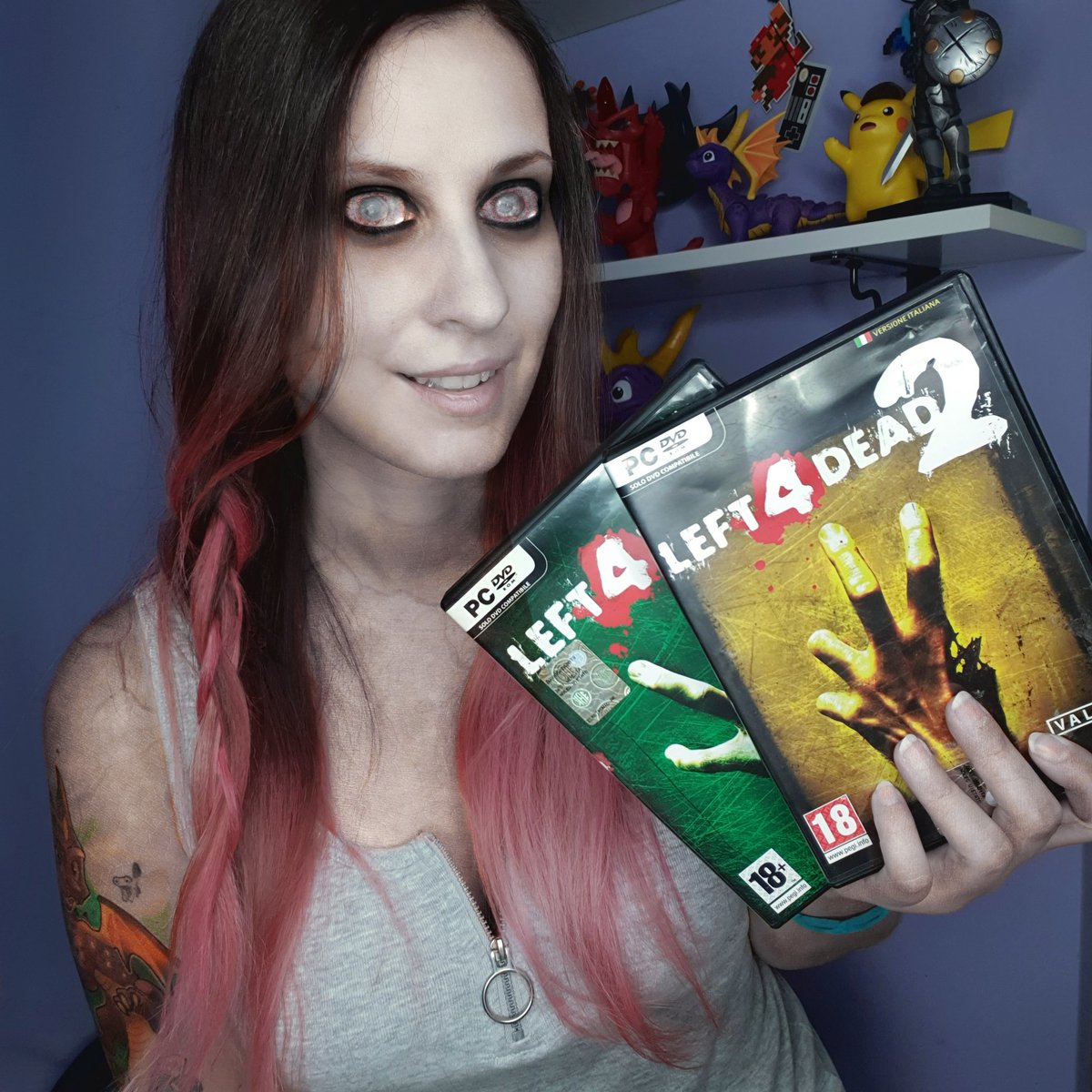 Ashzara_Alexa's tweet photo. #Left4Dead 🧟♀️ rimane il gioco coop (e pvp) online sugli #zombie più ben fatto di sempre!
Chi ha passato ore su questo piccolo capolavoro?
Ho ancora i CD !! 🖤 🧟♂️🧟♀️
_________
#left4dead2 #l4d #l4d2 #gamer #italiangamer #italiancosplayer #zombiecosplay #pcgamer @valvesoftware https://t.co/kNuCRHnFyY