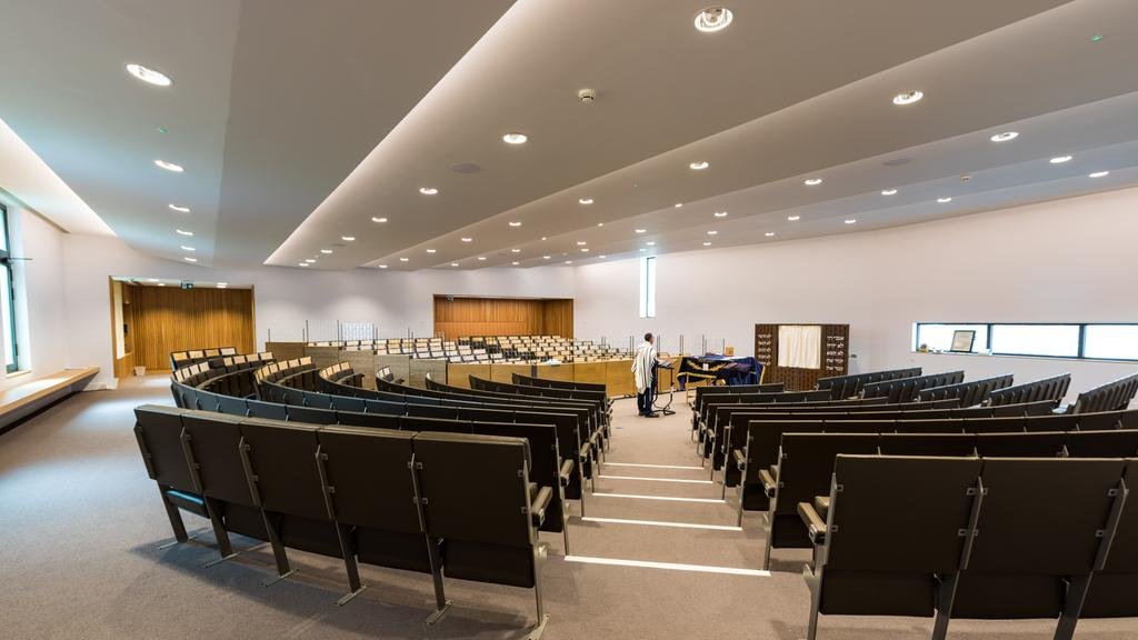 South Hampstead Synagogue was built in 2019 in Chalk Farm, London. It replaced an older building from 1962. Great vibes, great kiddush.