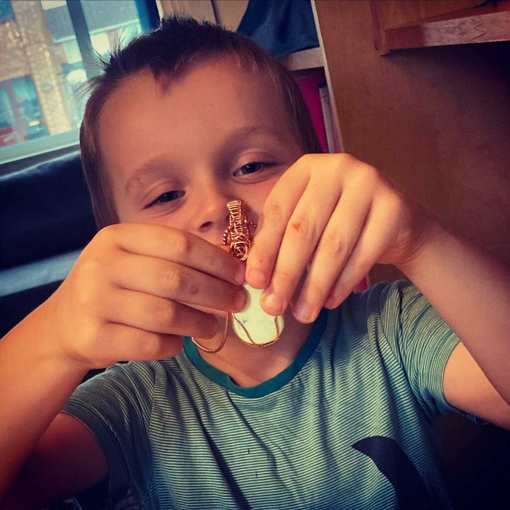 tranquildesuk's tweet photo. Benjamin said this looked like Chocolate. Not sure if I should be flattered or not lol #chryoprase #gemstone #crystalhealing #boys #helpingmummy #beinggood https://t.co/oZrdUw8gY6 https://t.co/3X9nMwA7xZ