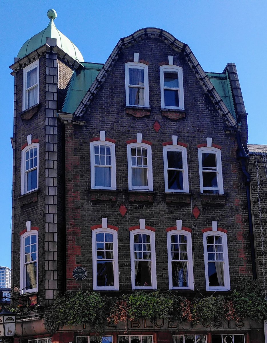 BitesSoho's tweet photo. It's a slightly fuzzy pic but the plaque on the #BluePosts pub says Jessie Matthews was born on @berwickstlondon. It really should also say that she had her first dancing lesson in an upstairs room of the pub - but which window would it have been??? https://t.co/sYvMuBYsy5