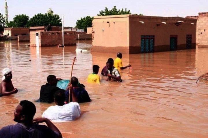 AdelAliBinAli's tweet photo. كارثة حقيقية لاتقل عن إنفجار بيروت بل قد تكون أكبر ، وهى فيضان نهر النيل مما أدى لغرق 90 شخص إلى الآن وإنهيار 20 ألف منزل بشكل كلي و 40 الف منزل بشكل جزئي وغمر عشرات القرى بشكل كامل !!

 🙏 اللهم كن عونًا لإخواننا في السودان https://t.co/Grv7OBHtj0