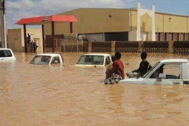 AdelAliBinAli's tweet photo. كارثة حقيقية لاتقل عن إنفجار بيروت بل قد تكون أكبر ، وهى فيضان نهر النيل مما أدى لغرق 90 شخص إلى الآن وإنهيار 20 ألف منزل بشكل كلي و 40 الف منزل بشكل جزئي وغمر عشرات القرى بشكل كامل !!

 🙏 اللهم كن عونًا لإخواننا في السودان https://t.co/Grv7OBHtj0