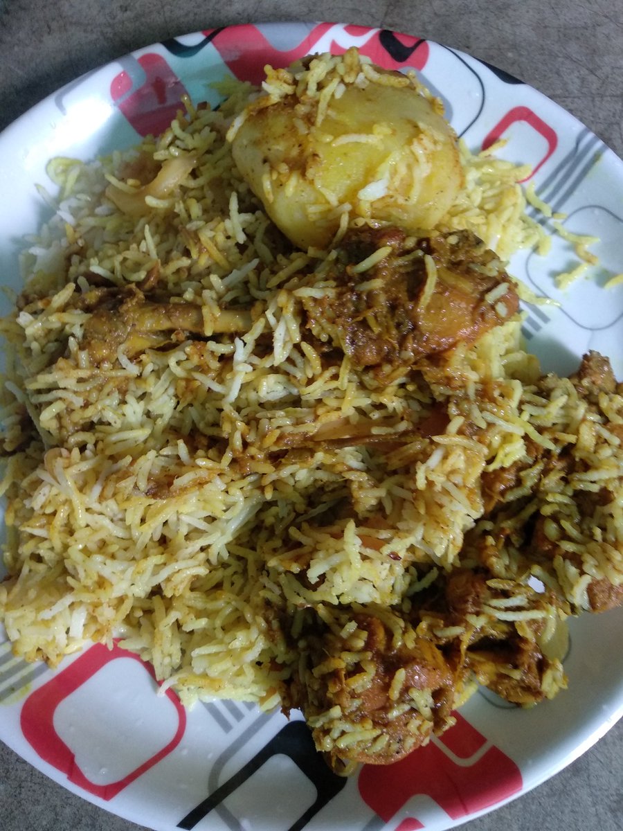 listensudhanshu's tweet photo. Love ❤️
#biryani #kolkata #DumBiryani #weekendvibes #SELFMADE 😎 #TalentedMe 😂 https://t.co/ZstOCxq3Ej
