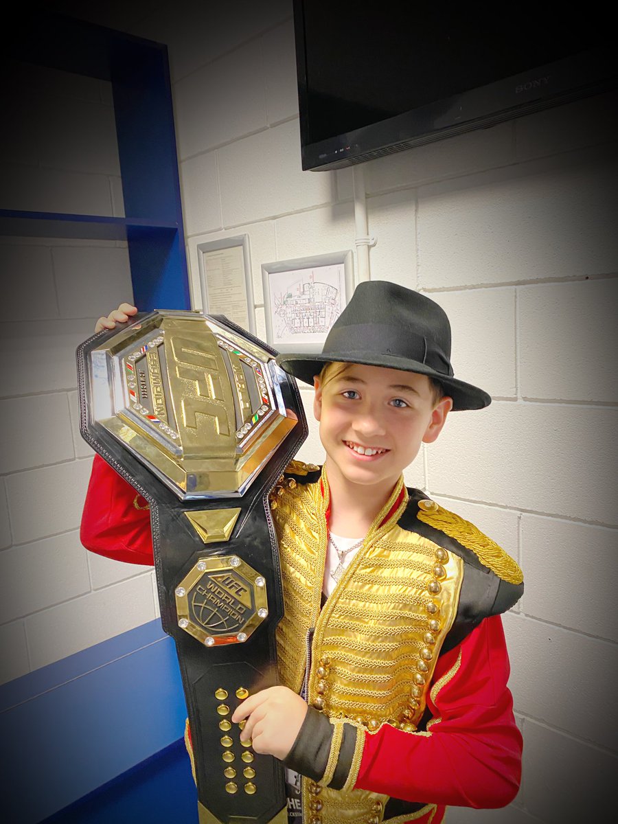 realKIDOFPOP's tweet photo. @TheO2 The BEST day everππΌππΌ Thank you @TheO2 & our tour guide Nathan for an amazing day #thekidofpop #otisphoenix @ufc #theo2backstagetour https://t.co/twin3ukeAB