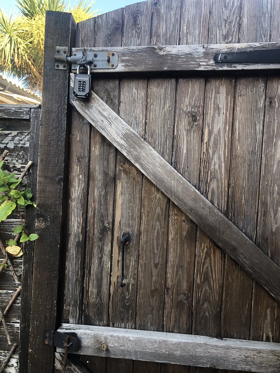 writinghaven1's tweet photo. @SoniaOverall Locked gate https://t.co/MEvazL3ivy