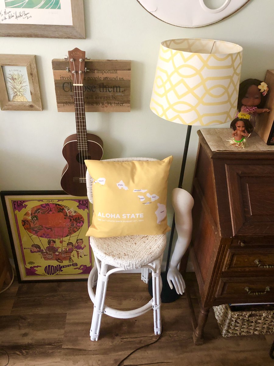 808things's tweet photo. #MellowYellow kind of a weekend. #808things #Hawaii #Yellow #HawaiiHomes #Pillows https://t.co/ftUoi8dgEV
