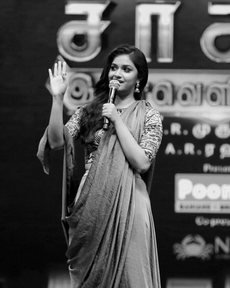 Keerthyvijay18's tweet photo. Keerthy speech ๐คโจ
Bt Nammaku Avar epavume Ilaya Thalapathy Vijay Sir Than !!๐๐ค๐ฅ
@KeerthyOfficial @actorvijay
#KeerthySuresh #keerthymylove #keerthyworld #keerthymybae #keerthykitty #keerthychellam https://t.co/OIp4S079uI