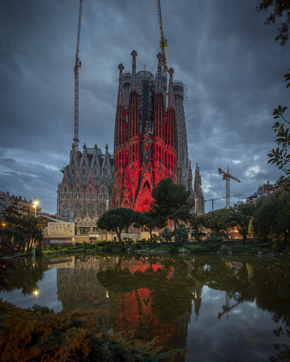 Tomorrow, the Nativity façade will be lit up in red from 9:00 pm to midnight in support of World Duchenne Awareness Day @DPPSpain 
#WDAD2020