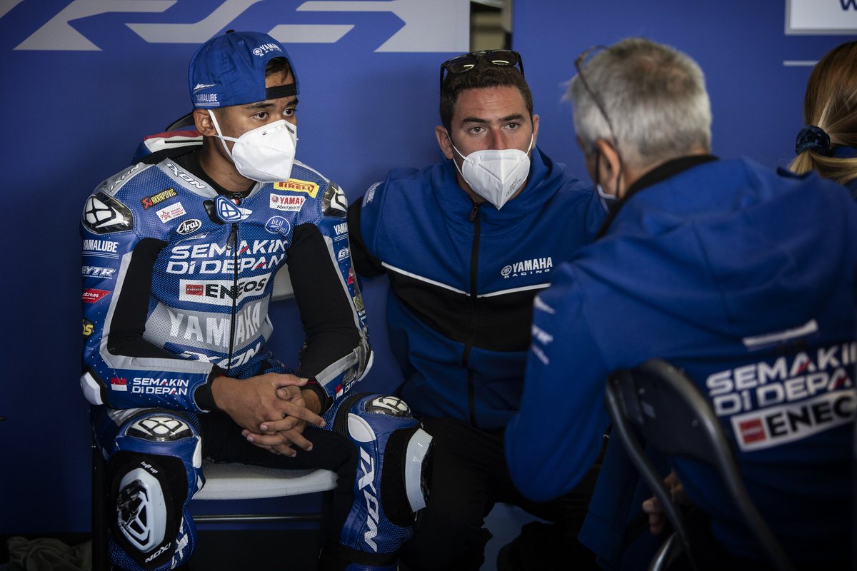 Persiapan <a href="/GalangHendra551/">GalangHendra55official</a> untuk Race 2 WorldSSP #TeruelWorldSBK 🇪🇦 17:30 WIB🚦

#Eneos #UntukMerahPutihSemakinDiDepan #YamahaRacing #YamahaRacingIndonesia #YamahaFamily #YamahaGasspoll #RevsYourHeart #SemakinDiDepan #YZFR6 #WorldSSP #WorldSBK #bLUcRU  

📸 : Yamaha Racing
